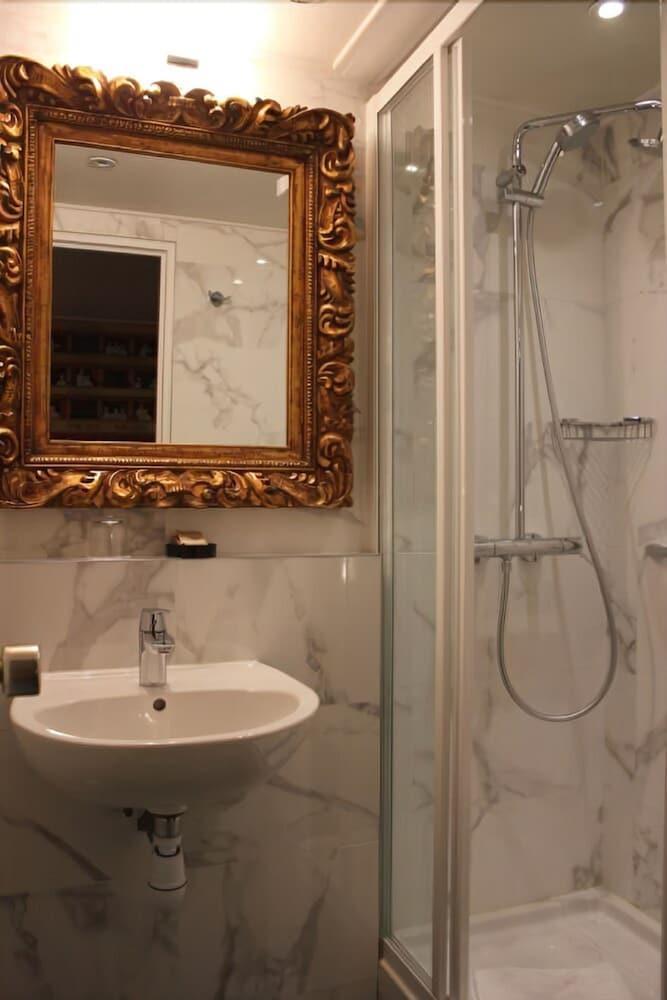 Hotel Victoria Chatelet Paris Exterior photo